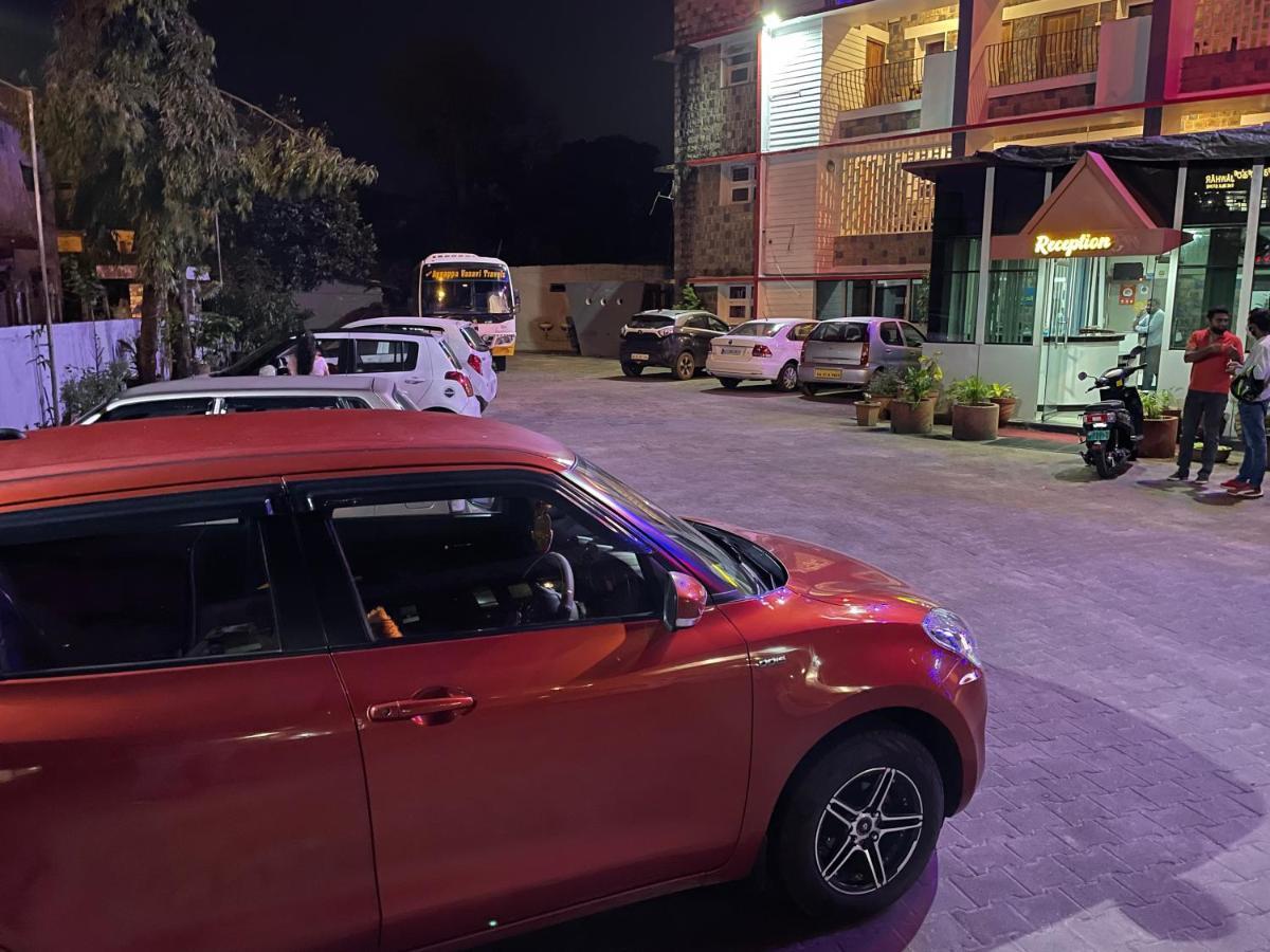 Hotel Caveri Madikeri Luaran gambar
