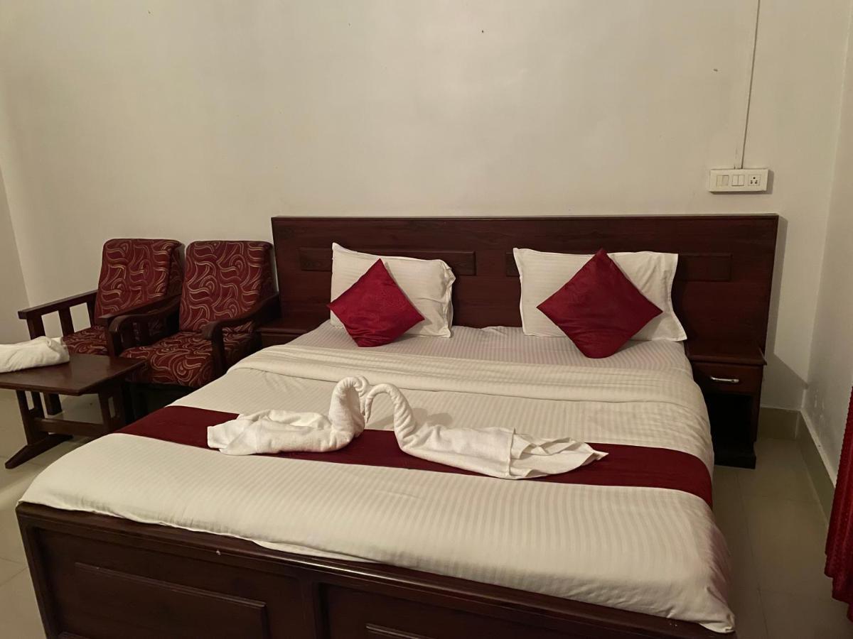 Hotel Caveri Madikeri Luaran gambar