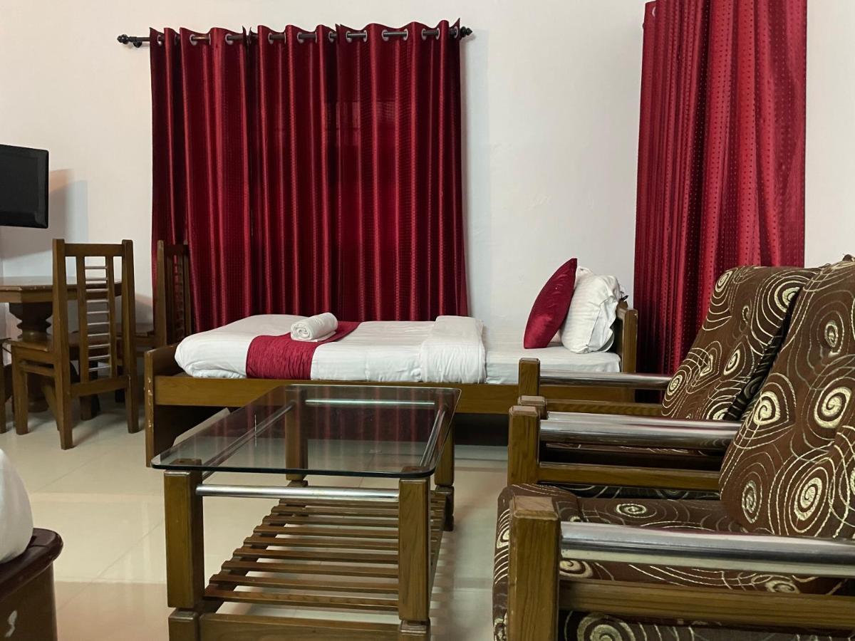 Hotel Caveri Madikeri Luaran gambar