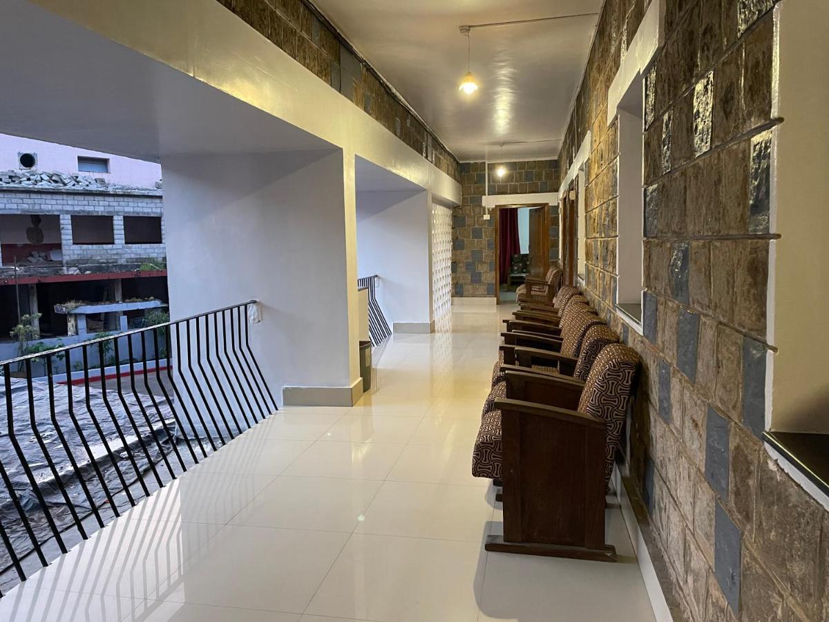 Hotel Caveri Madikeri Luaran gambar
