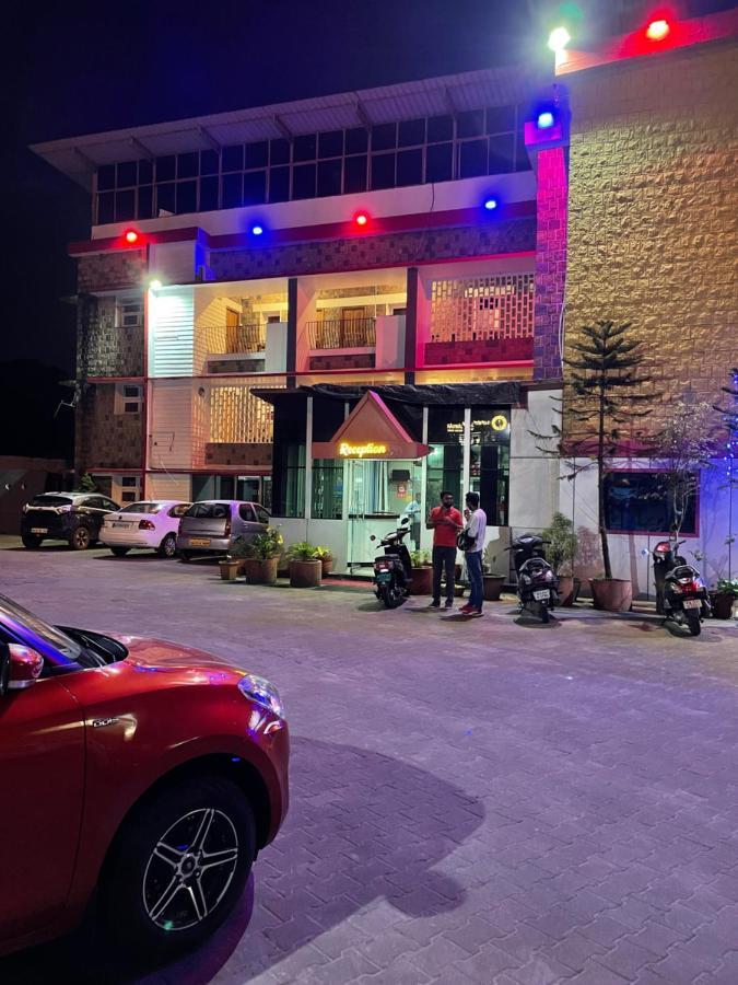 Hotel Caveri Madikeri Luaran gambar