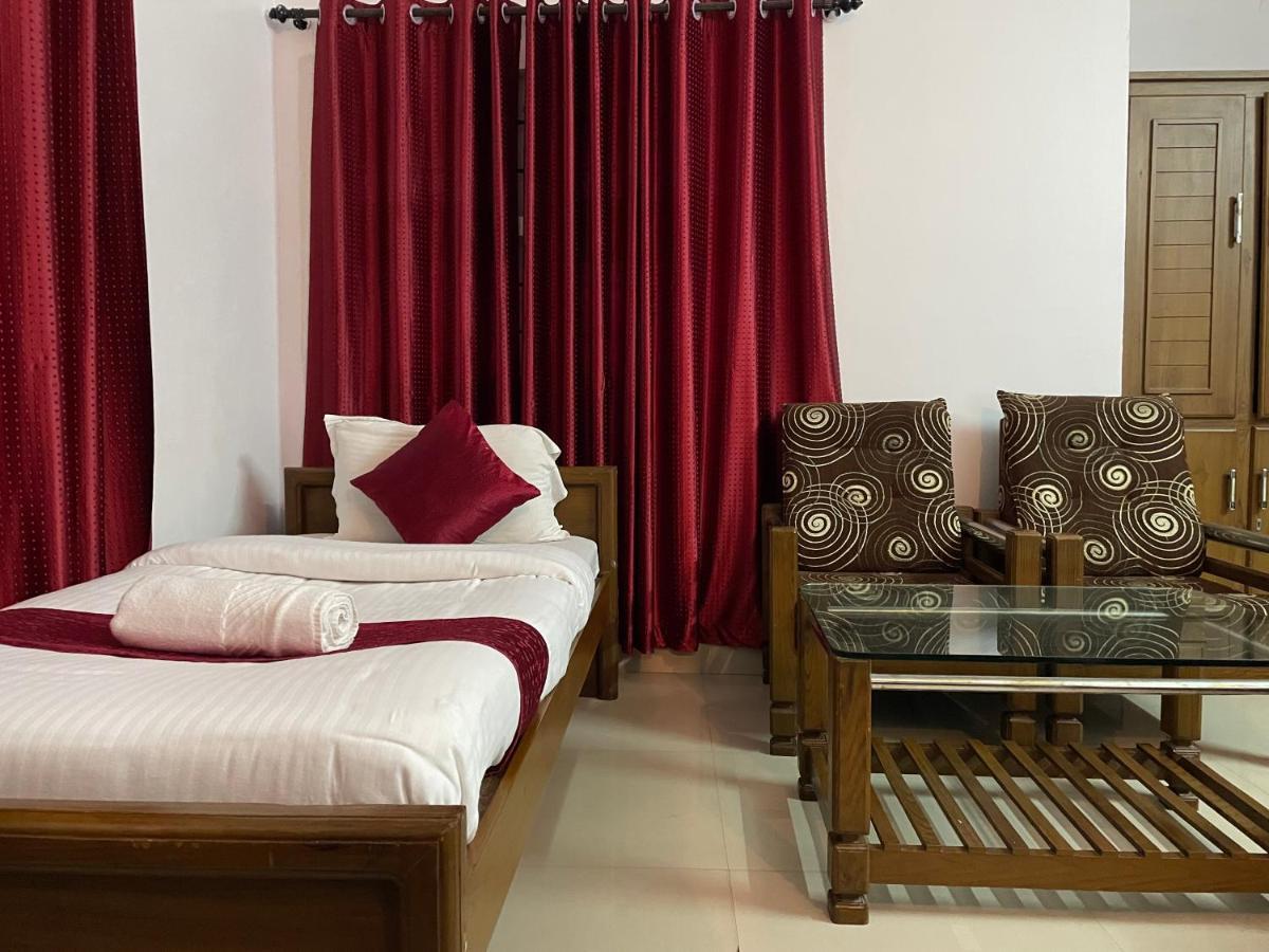 Hotel Caveri Madikeri Luaran gambar