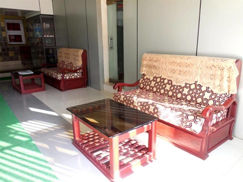 Hotel Caveri Madikeri Luaran gambar