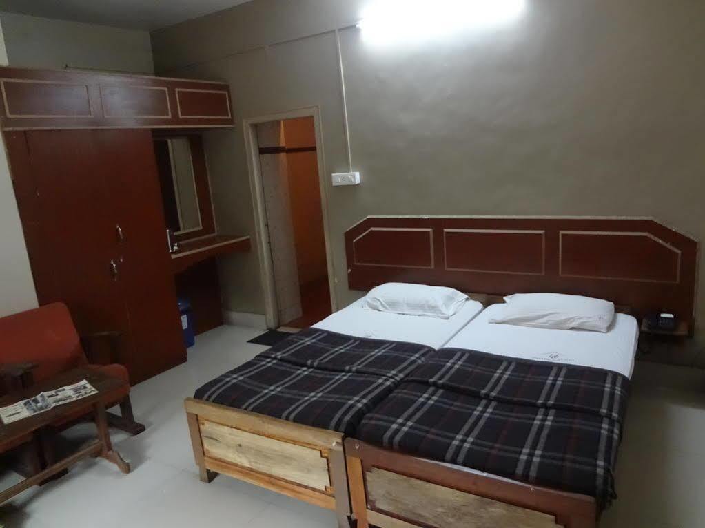 Hotel Caveri Madikeri Luaran gambar