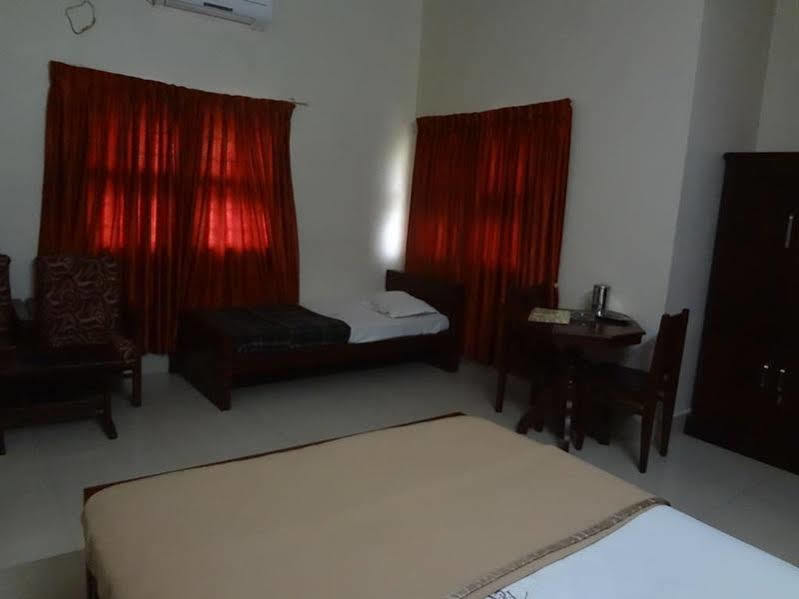 Hotel Caveri Madikeri Luaran gambar